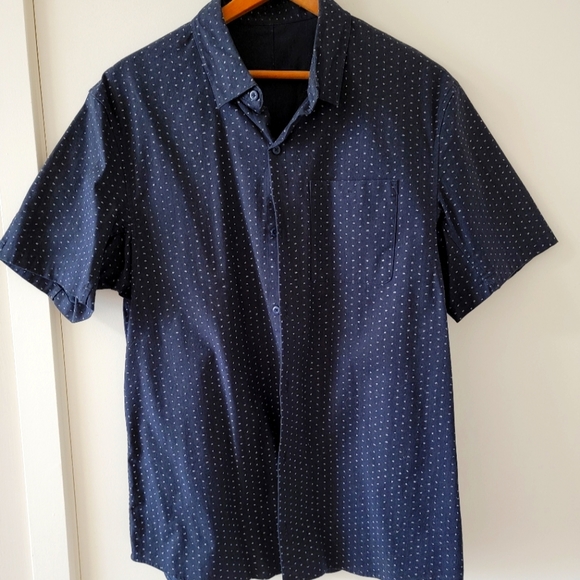 Lululemon All Town Short Sleeve Button Down Shirt - Picture 2 of 5